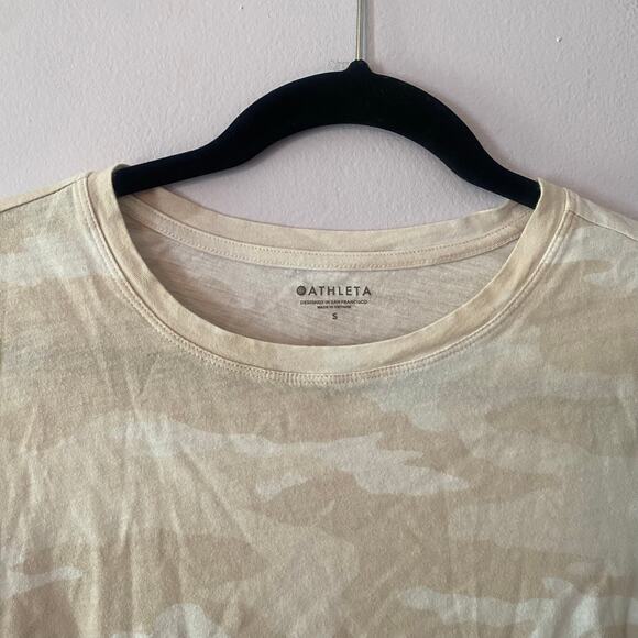 Athleta Women's size Small Cream Tan Camo Short Sleeve Tee T-Shirt Gorpcore - Picture 3 of 9